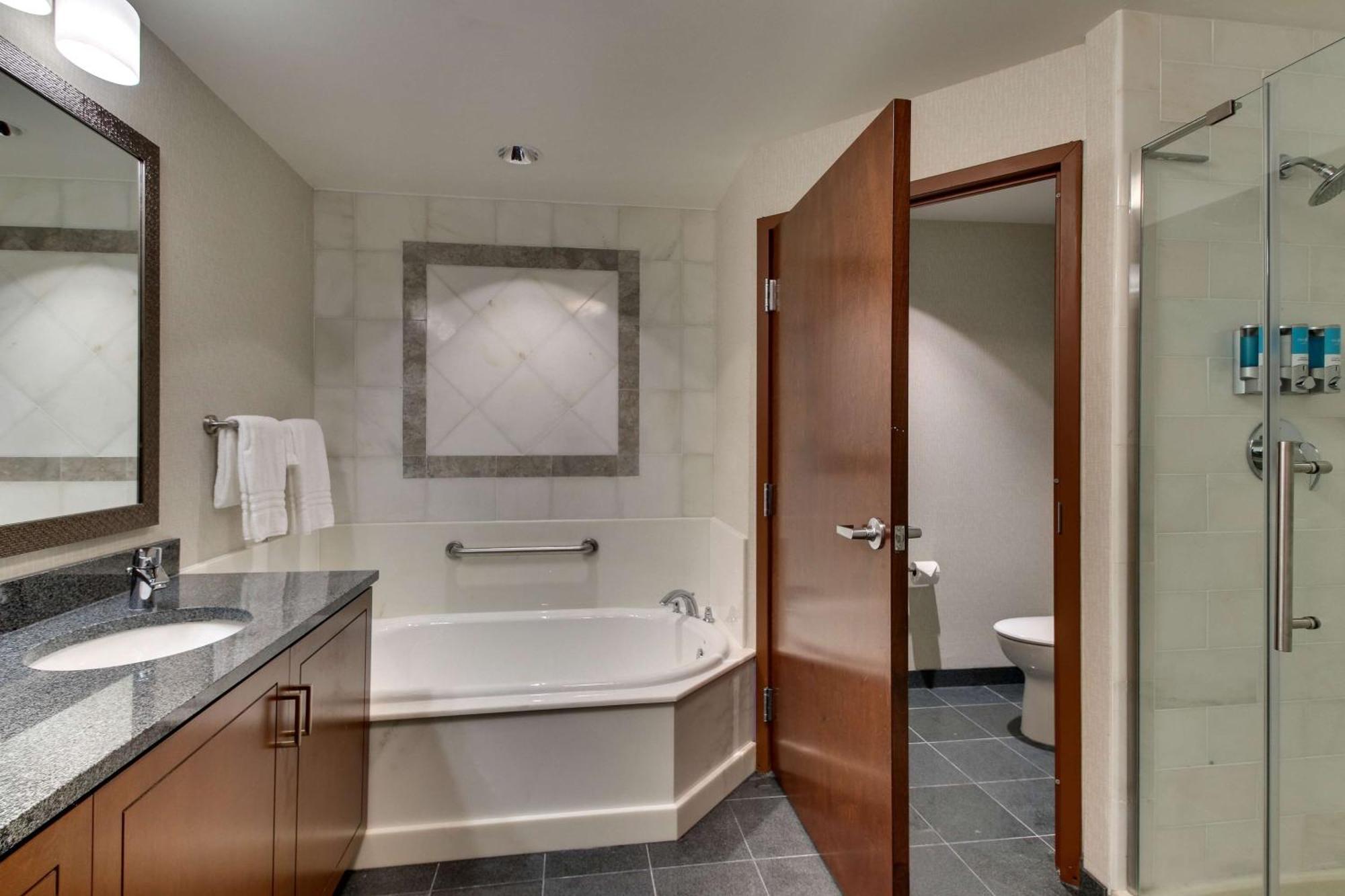 Drury Plaza Hotel Richmond 格伦艾伦 外观 照片